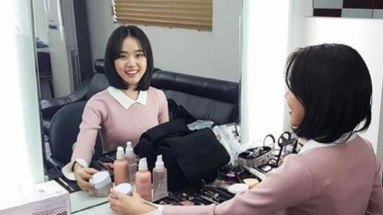 배우 김향기, XYZ 뷰티 모델의 촉촉 피부ㆍ꽃다운 미모 선보여