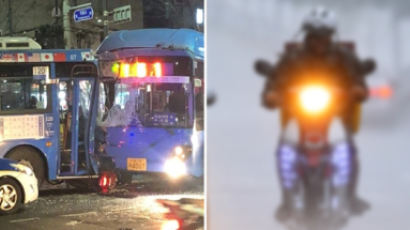 서울 수유사거리 교차로서 버스끼리 정면 충돌…21명 다쳐