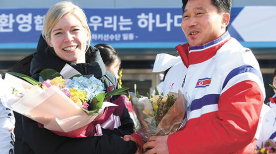 여자 아이스하키 단일팀에 두 감독 … 선수 기용 놓고 이견 드러낼 수도