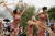 호주 원주민들이 26 일(현지시간) 호주 시드니의 바라 냐루에서 호주의 날을 맞아 기념 행사를 진행하고 있다.[EPA=연합뉴스]
