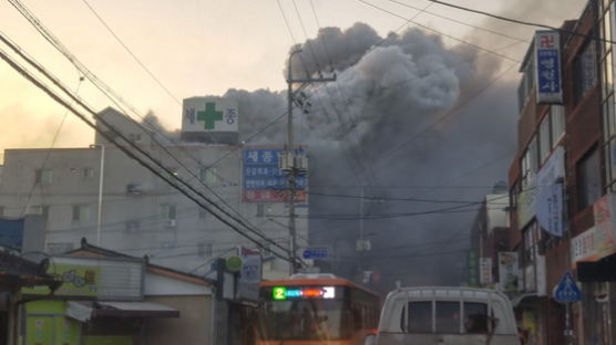 [속보]밀양 세종병원 화재 사망자 39명으로 늘어…1·2층 피해 집중