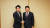 지난 26일 도쿄에서 만난 고이즈미 신지로 자민당 의원(왼쪽)과 원희룡 제주지사(오른쪽)가 악수하고 있다.[원희룡 지사측 제공]