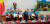  응우옌 쑤언 푹 베트남 총리가 28일 정부 청사에서 박항서 감독과 선수들에게 훈장을 준 뒤 기념촬영하고 있다. [사진 베트남 포털 24h.com]