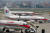 대만 당국으로부터 설 연휴 증편 운항이 불허된 중국 둥팡항공 여객기들이 상하이 훙차오 공항 계류장에 머물러 있다. [사진=로이터]