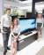 LG전자가 ‘CES 2018’에서 ‘LG 시그니처 올레드 TV W’ 신제품을 공개했다. 이 제품은 LG전자가 독자 개발한 화질칩 ‘알파9’을 장착했다 . [사진 LG전자]
