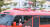 무인 택배 드론이 자율주행 버스 위에 배달한 물품을 내려놓고 있다. [사진 kt]