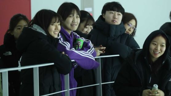단일팀 선수들 "북한 선수들과 잘 지내고 있어요"