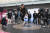스트리트댄스 그룹 &#39;두다스트릿&#39;이 31일 서울 명동예술극장 앞 광장에서 평창 동계 올림픽과 패럴림픽 선수들을 응원하는 공연을 하고 있다. 임현동 기자 