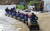 지난달 30일 얼음분수축제가 열리고 있는 충남 청양 정산면 천장리 알프스마을에서 방학을 맞은 아이들이 이앙기썰매를 타고 있다. 신진호 기자