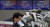 6일 코스피가 38.44포인트(1.54%) 내린 2,453.31로 장을 마쳤다. 이날 오후 중구 서울 KEB하나은행 본점 딜링룸에서 직원들이 업무를 보고 있다. [연합뉴스]