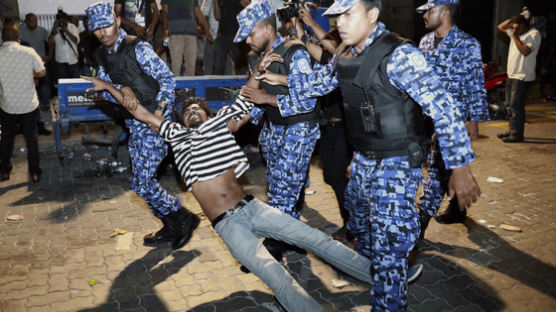 몰디브 국가비상사태 선포…軍, 대법관과 야당 정치인 체포 