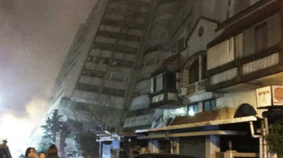 대만, 지진으로 호텔 붕괴…“30여명 건물에 갇혀”