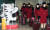 북측 응원단이 예술단과 같은 옷차림에 인공기를 달고 7일 오전 경기 파주의 도라산 남북출입사무소(CIQ)를 통해 입경하고 있다. [사진공동취재단]