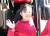 북측 삼지연관현악단 소속의 예술단원이 카메라를 향해 손을 흔들고 있다[사진 연합뉴스]