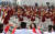2018 평창동계올림픽에 참가하는 북한 선수단의 공식 입촌식이 열린 8일 오전 강릉 올림픽선수촌에서 북한 응원단이 연주하고 있다.