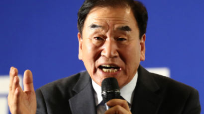 늘푸른한국당, 2년만에 해산 후 한국당 복당
