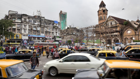 인도 전기차 바람 불까…뉴델리 집결한 친환경차
