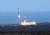 지난 6일 미국 플로리다주 케네디 우주센터에서 일론 머스크의 팰컨 로켓이 테슬라의 전기차 ‘로드스터’를 싣고 우주로 날아 올랐다. [AP=연합뉴스]
