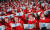 9일 강원도 평창 동계올림픽 스타디움에서 열린 개막식에 참석한 북한 응원단이 응원을 하고 있다. [중앙포토]