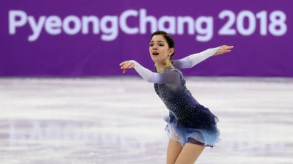 "All Thanks to EXO…" Giggles MEDVEDEVA, the Gold Medalist Who Set World Record