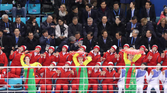 북한 응원단이 부채춤 춘 노래가 한국 아이돌 노래였다고?