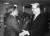 1984년 방한한 압둘 가윰 전 대통령(왼쪽)이 김포공항 환송식장에서 전두환 전 대통령과 악수하고 있다. [중앙포토]