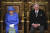 엘리자베스 2세 영국 여왕(왼쪽)이 지난해 6월 21일(현지시간) 런던 의회의사당에서 개원 연설에 앞서 앉아 있다. 오른쪽은 찰스 왕세자. [AP=연합뉴스]