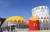 평창올림픽 파크에 위치한 세계 최초의 맥도날드의 햄버거 세트 모양 매장. 왼쪽은 햄버거, 오른쪽은 음료 컵 모양, 앞에는 감자튀김 모양의 독특한 매장이다.[맥도날드]