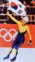 알베르빌동계올림픽 알베르빌 동계올림픽에서 2관왕을 차지한 김기훈 선수가 남자 1000m에서 우승한후 태극기를 치켜들며 트랙을 돌고 있다. [중앙포토]