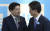 바른정당에 입당한 지상욱 의원이 지난해 1월15일 오전 서울 여의도 당사에서 열린 입당식에서 유승민 의원과 포옹을 하고 있다. 지상욱 의원은 &#34;유승민 의원에게 힘을 보태기 위해 바른정당에 입당한다&#34;며 유 의원의 지지를 공식 선언 했다. [뉴스1]