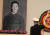 안중근 의사 의거 108주년 기념식이 지난해 10월 26일 서울 중구 안중근의사기념관에서 열렸다. 이날 안 의사의 이름을 딴 대한민국 해군의 잠수함인 안중근함의 대표가 안중근 의사를 향해 거수경례하고 있다.. 김경록 기자 
