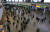 설 연휴가 시작된 5일 오후 서울역 타는 곳 앞이 열차 이용객들로 붐비고 있다. [연합뉴스]
