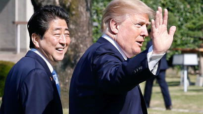 트럼프-아베 "비핵화 전제 없는 북한과의 대화 무의미"