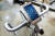 갤럭시 알파의 실버 색상으로 제작된 픽시 자전거에는 알파 전용거치대가 설치돼 주행 도중에도 스마트폰을 쉽게 사용할 수 있다. [중앙포토]