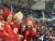 17일 러시아 출신 올림픽선수와 미국의 아이스하키 경기에서 전통복장을 입고 러시아를 응원하는 미녀 응원단. [강릉=박린 기자]