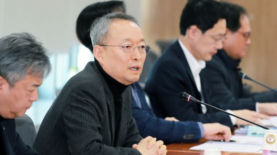  한국경제,무술년 벽두부터 4중고...통상·고용·경기·성장 우려 커져 