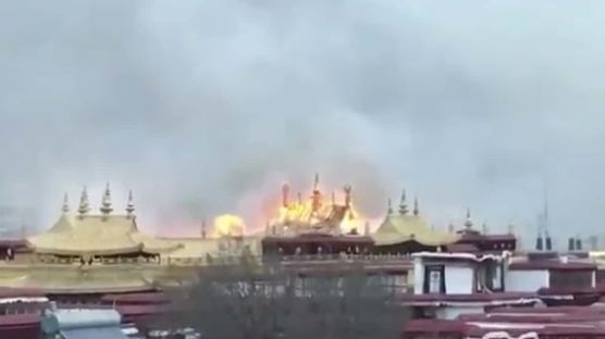 1400년 된 티베트 성소 ‘조캉사원’에 의문의 큰 불 