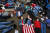 백악관 앞에서 총기 규제 관련 시위 도중, 드러눕는 퍼포먼스를 벌인 학생들. [AP=연합뉴스]
