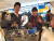 올림픽 기념품을 대량 구매한 일본인 관광객 나코지야(32·왼쪽)와 후지모토(26·오른쪽). 정용환 기자