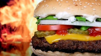  맘스터치도 22일부터 가격 올린다…햄버거 가격 '줄인상'