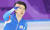 19일 오후 강원 강릉스피드스케이팅경기장에서 열린 2018 평창올림픽 스피드스케이팅 남자 500m 경기에서 차민규가 한 손을 들어올리며 기록을 확인하고 있다. [연합뉴스]