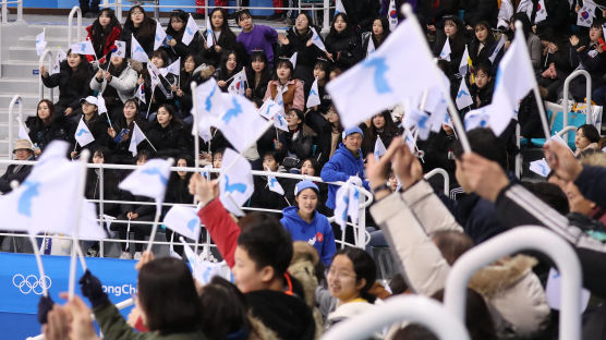 [서소문사진관]북한 응원단, 아이스하키 경기에 또 불참