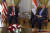 렉스 틸러슨 미 국무장관(왼쪽)이 지난 12일 카이로에서 사메 쇼쿠리 이집트 외교장관과 환담을 하고 있다. [AP=연합뉴스]