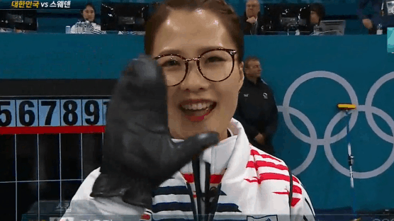"우리도 방바닥에서 컬링한다!"…한국에 부는 컬링 신드롬