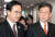 조명균 통일부 장관(왼쪽)과 김현종 통상교섭본부장이 20일 국무회의에 참석하고 있다. [연합뉴스]
