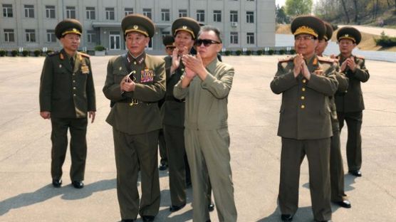 천안함 찾은 펜스, 천안함 주역 김영철 내려보내는 북한