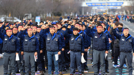 [단독] “한국GM, 군산공장 문 닫아도 2700명 추가해고해야”