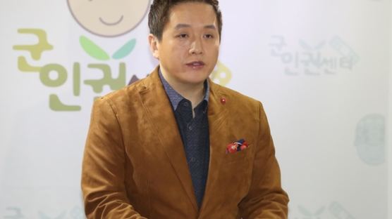 법원, ‘합의된 성관계’ 맺은 동성 군인… 무죄 판결