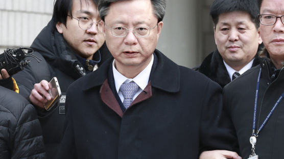 '징역 8년 구형' 운명 기로선 우병우, 법원 판단만 남았다