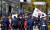 지난 2013년 시마네현이 주최한 다케시마의 날 행사장 밖에서 독도수호전국연대 등 한국 시민단체 회원들이 일본 경찰에 둘러싸인 채 태극기를 들고 항의시위를 벌이고 있다. 